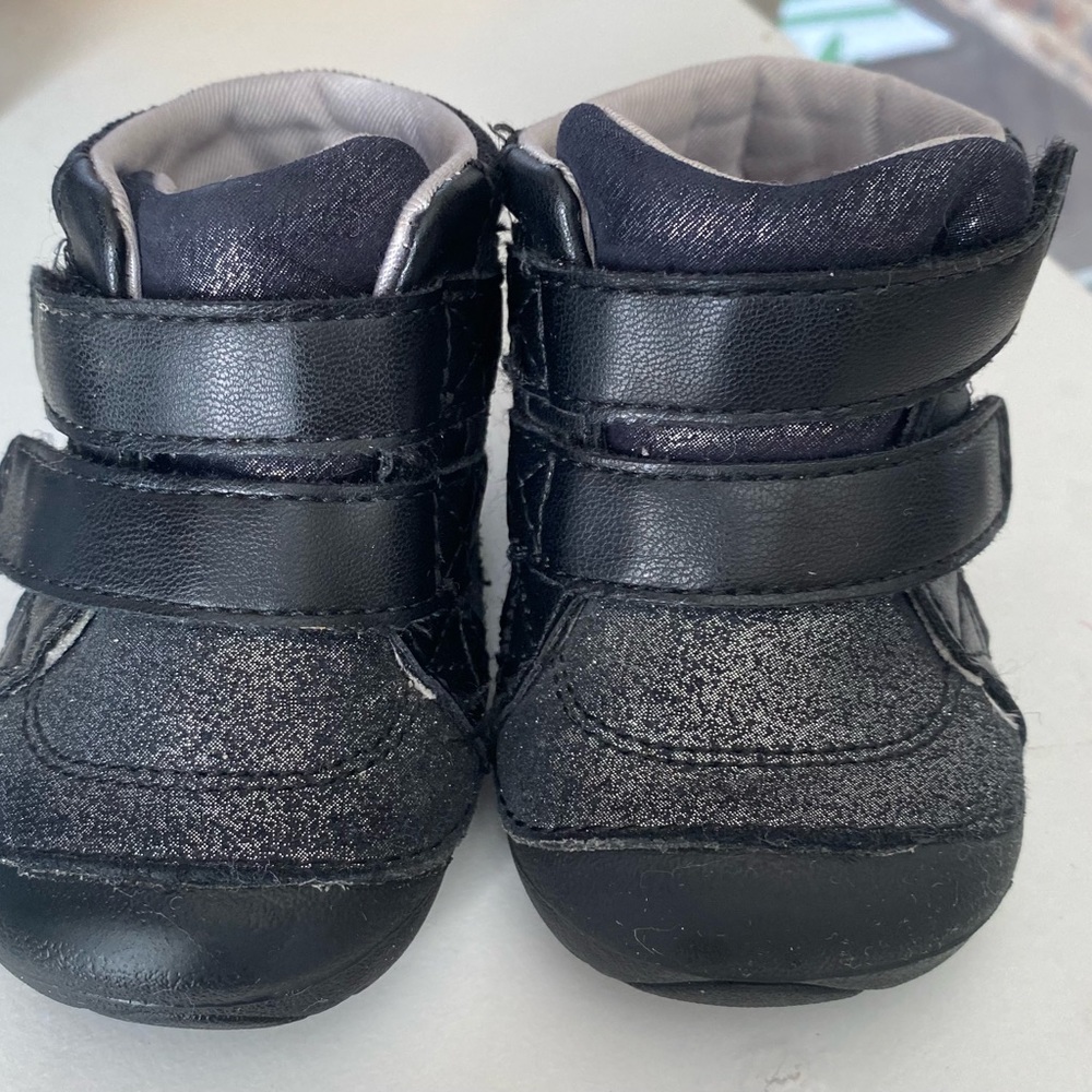Stride Rite Shoes. Size 4 “wide” - Picture 3 of 3